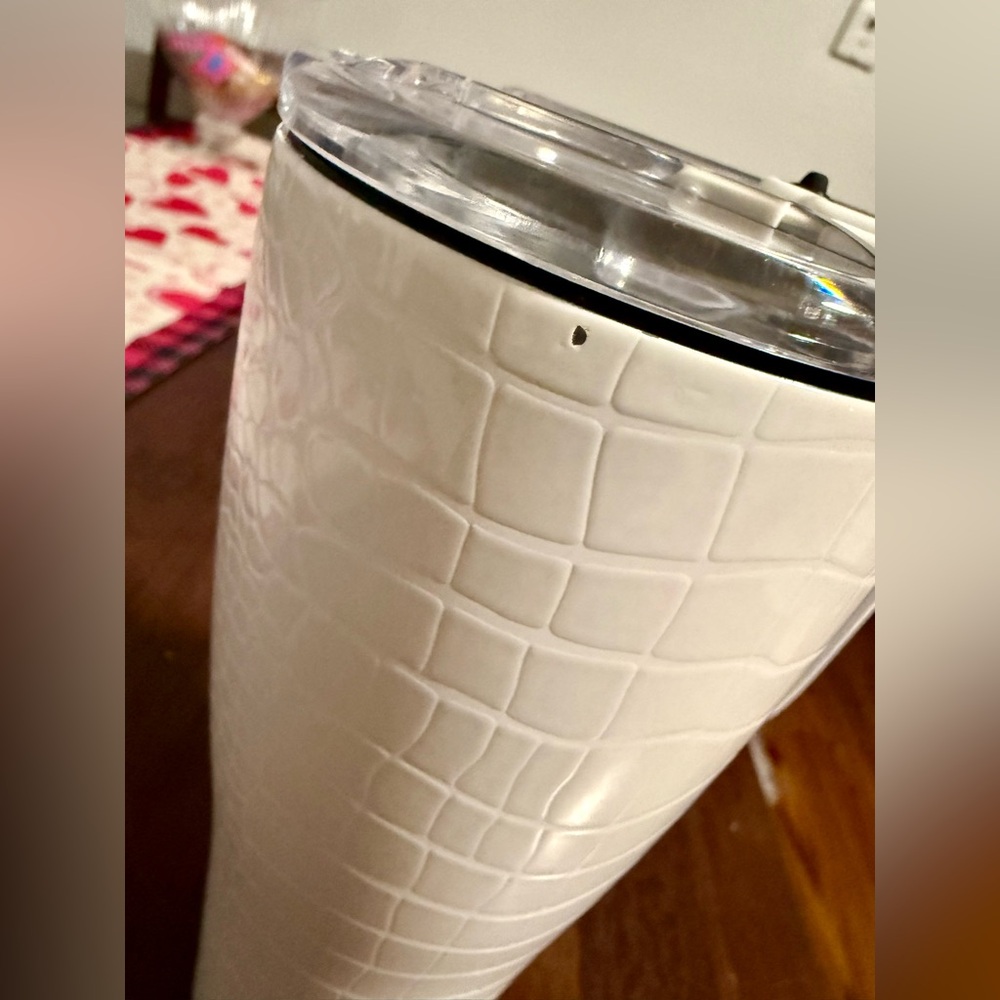 BrüMate Pearl Crocodile 32oz Tumbler - Picture 3 of 5